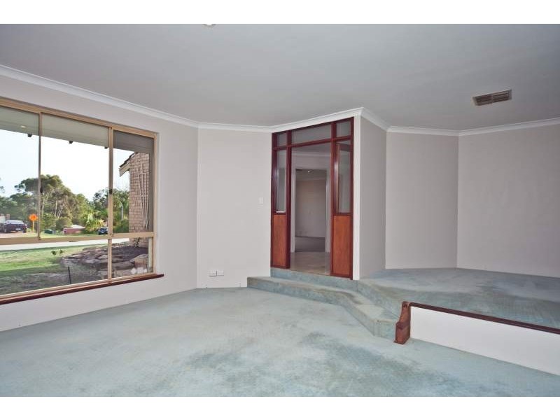 1 Woodspring Grove, Ballajura WA 6066