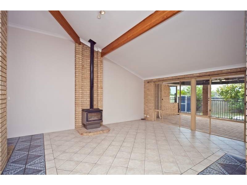 1 Woodspring Grove, Ballajura WA 6066