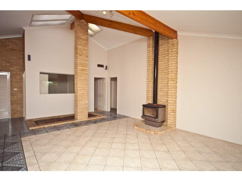 1 Woodspring Grove, Ballajura WA 6066