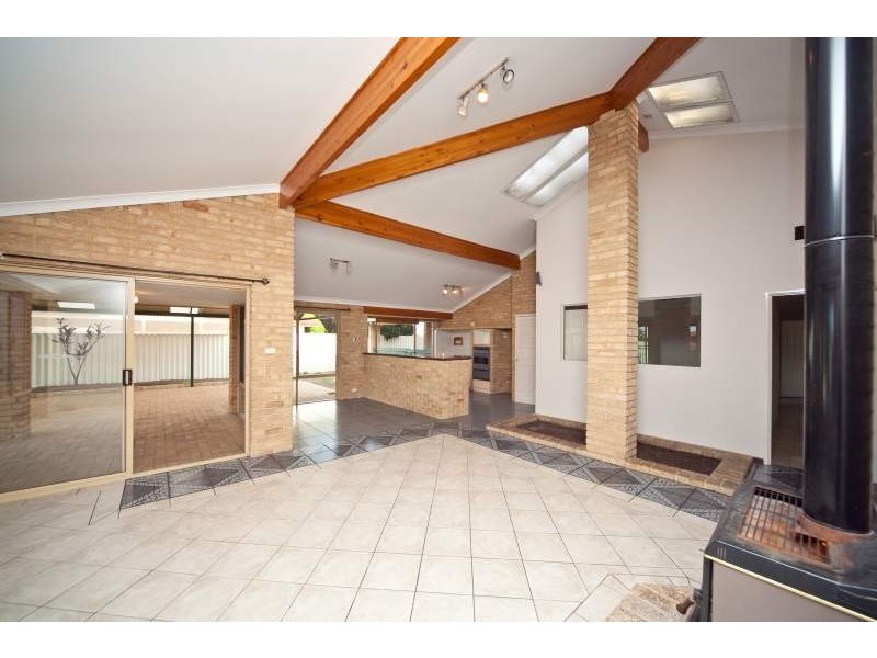 1 Woodspring Grove, Ballajura WA 6066