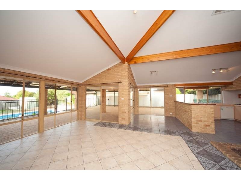 1 Woodspring Grove, Ballajura WA 6066