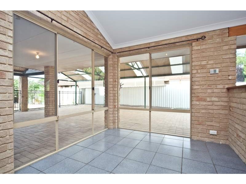 1 Woodspring Grove, Ballajura WA 6066