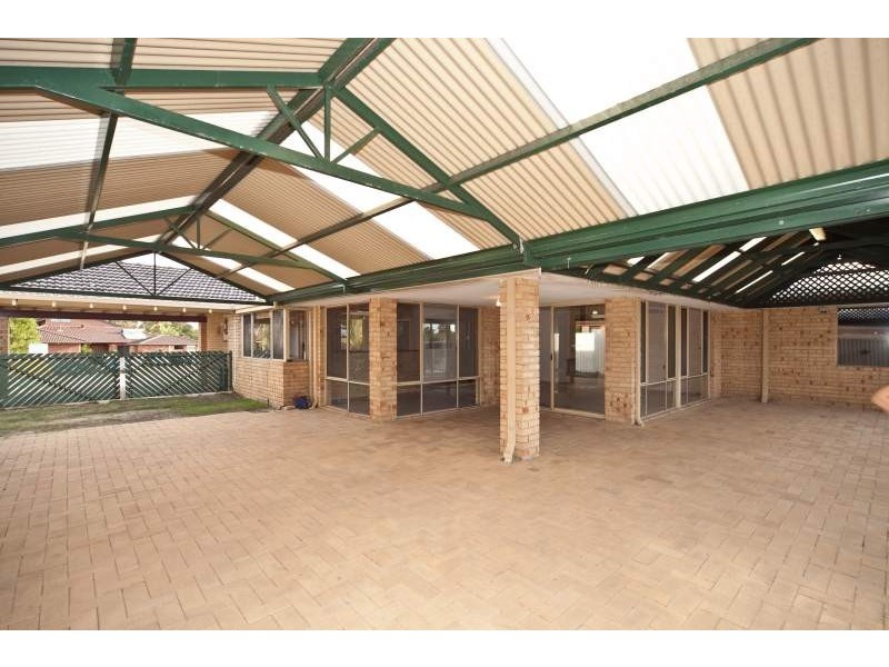 1 Woodspring Grove, Ballajura WA 6066