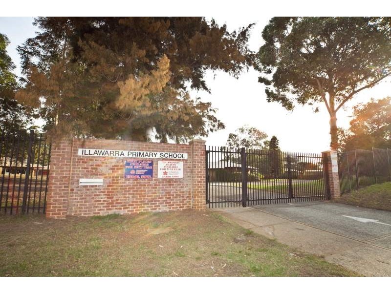 1 Woodspring Grove, Ballajura WA 6066
