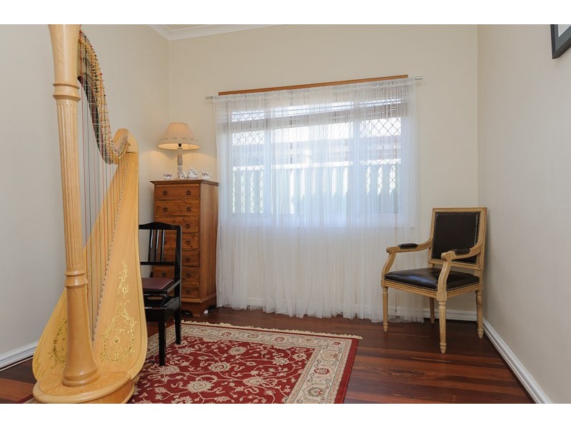 48 Shaftesbury Avenue, Bayswater WA 6053