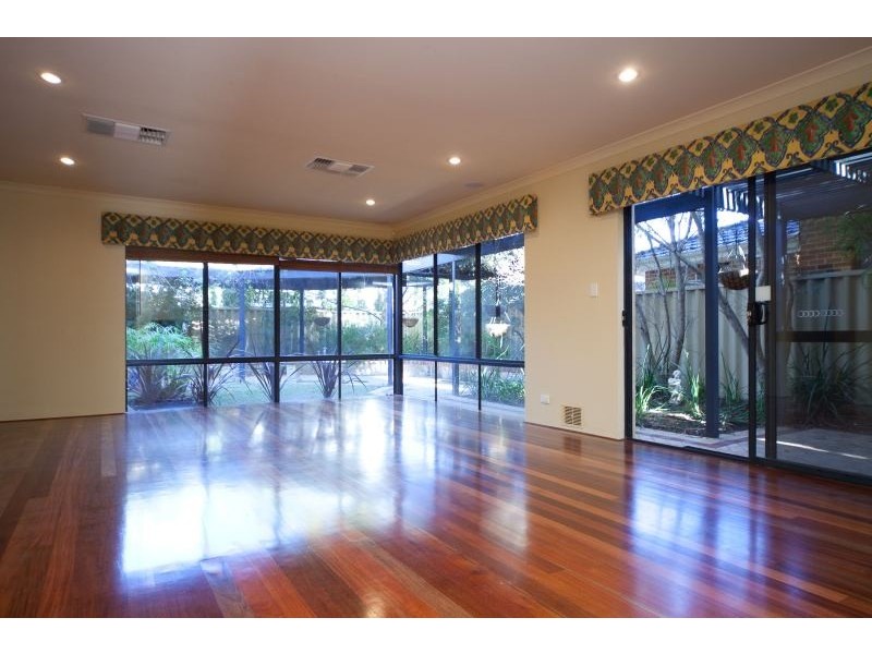 39 Peninsula Road, Maylands WA 6051