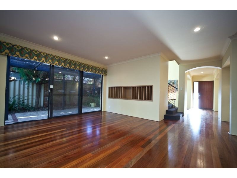 39 Peninsula Road, Maylands WA 6051