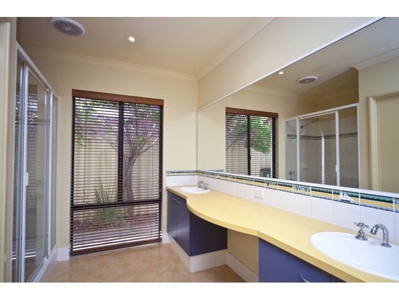 39 Peninsula Road, Maylands WA 6051