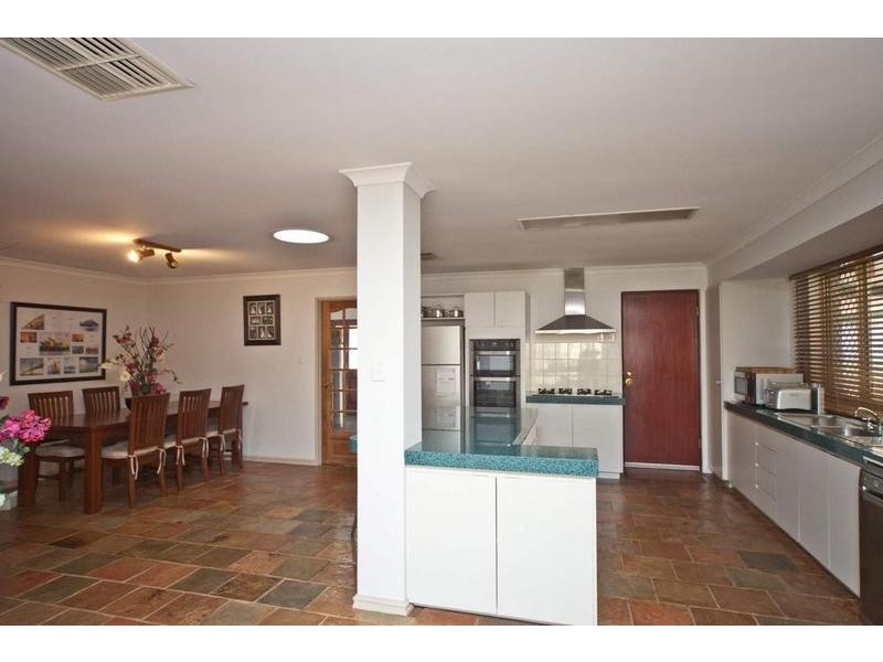 14 Coola Place, High Wycombe WA 6057