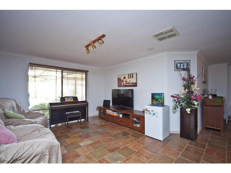 14 Coola Place, High Wycombe WA 6057