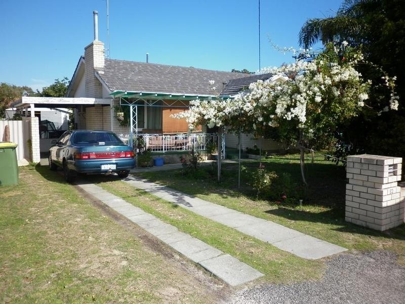 52 Howes Crescent, Dianella WA 6059