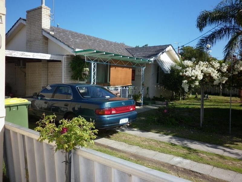 52 Howes Crescent, Dianella WA 6059