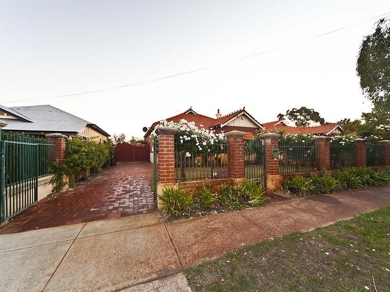 155 Sixth Avenue, Inglewood WA 6052