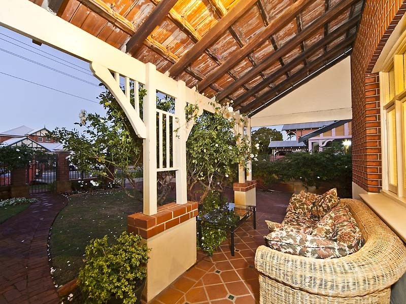 155 Sixth Avenue, Inglewood WA 6052