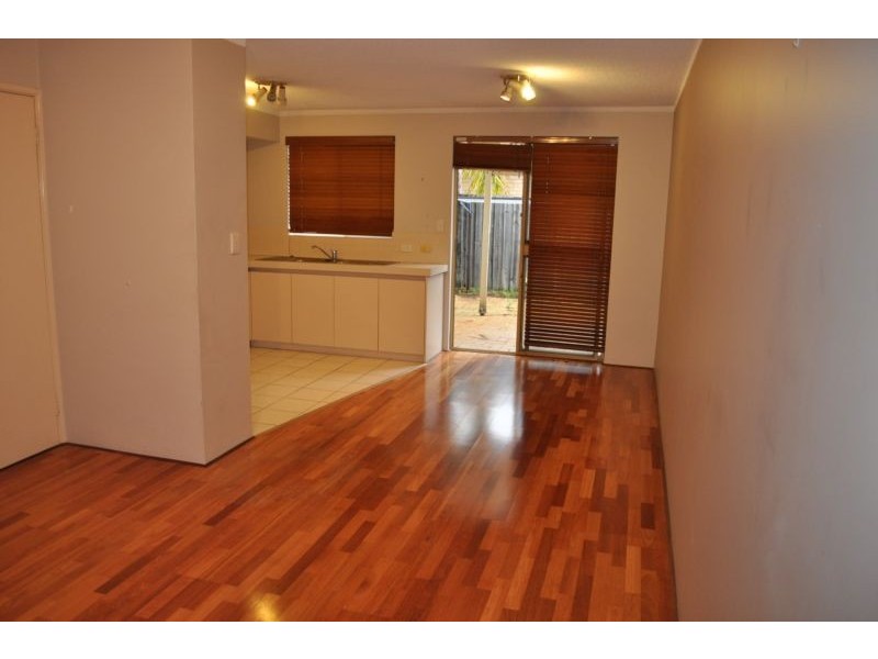 17/17 Cayley Street, Glendalough WA 6016