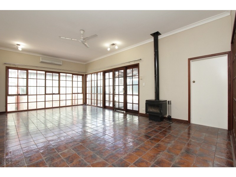 27 Kenilworth Street, Bayswater WA 6053