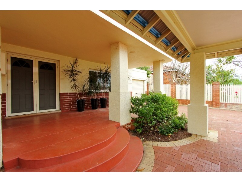 251 Grand Promenade, Dianella WA 6059