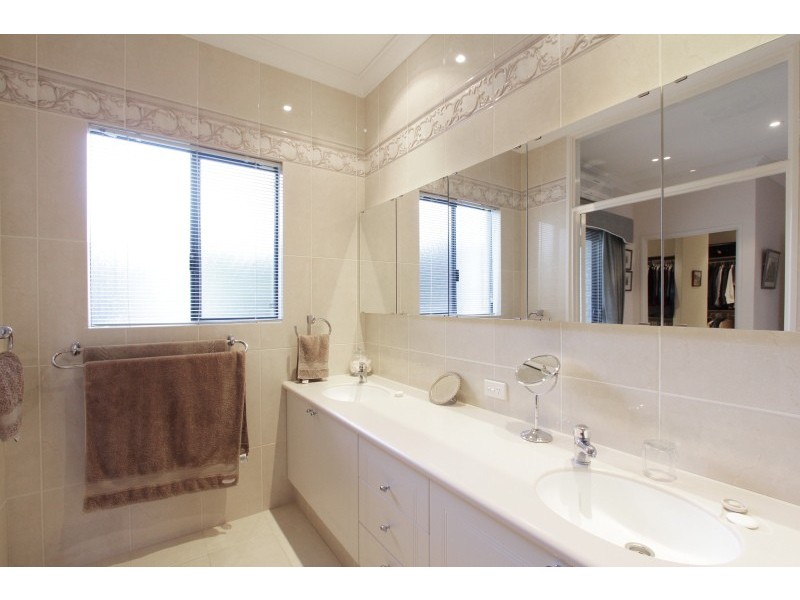 21 Howes Crescent, Dianella WA 6059