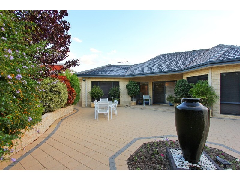 21 Howes Crescent, Dianella WA 6059