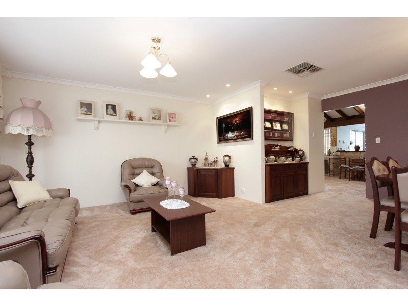 6 Aster Court, Thornlie WA 6108