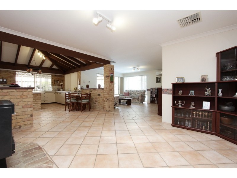 6 Aster Court, Thornlie WA 6108