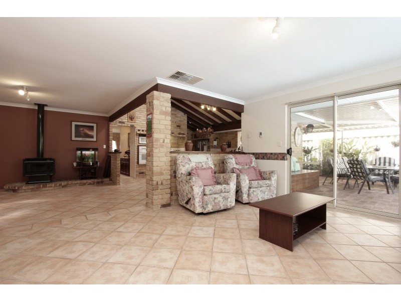 6 Aster Court, Thornlie WA 6108