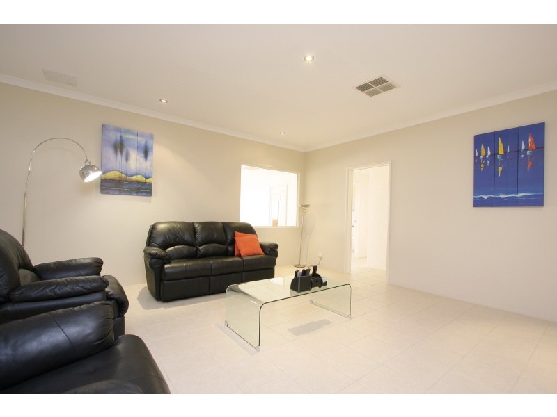 6 Bencubbin Crescent, Dianella WA 6059