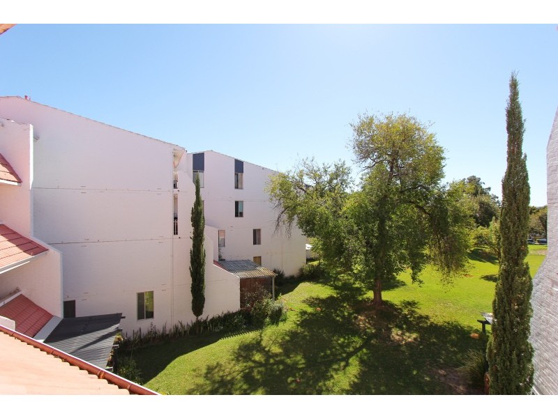 90/12 Wall Street, Maylands WA 6051