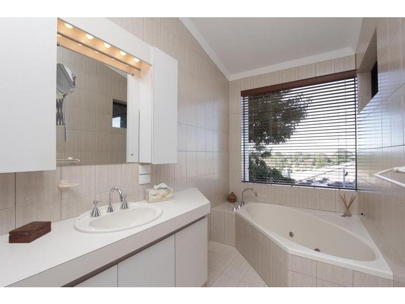 6 Maybach Way, Dianella WA 6059