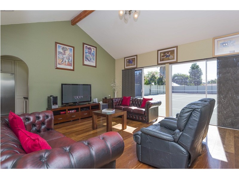 12 Devon Road, Bassendean WA 6054