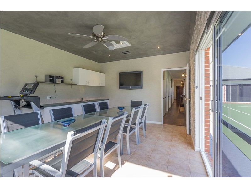 12 Devon Road, Bassendean WA 6054