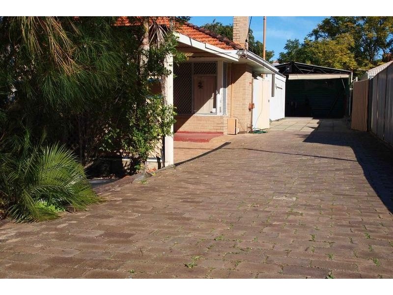 18 Sanderson Street, Embleton WA 6062