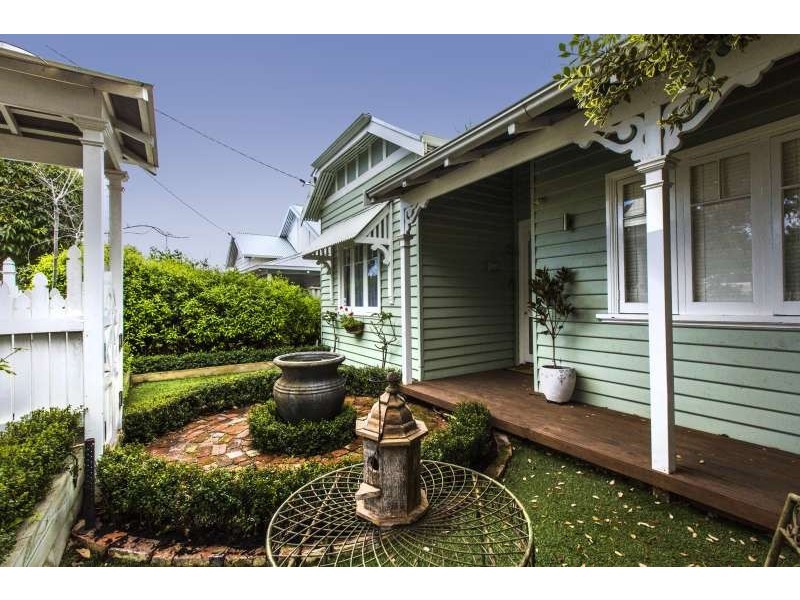 8 Kitchener Avenue, Bayswater WA 6053