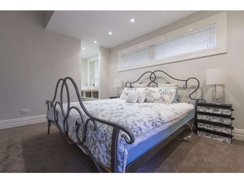 8 Kitchener Avenue, Bayswater WA 6053