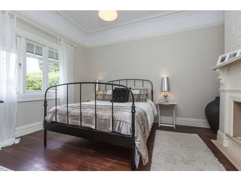 8 Kitchener Avenue, Bayswater WA 6053