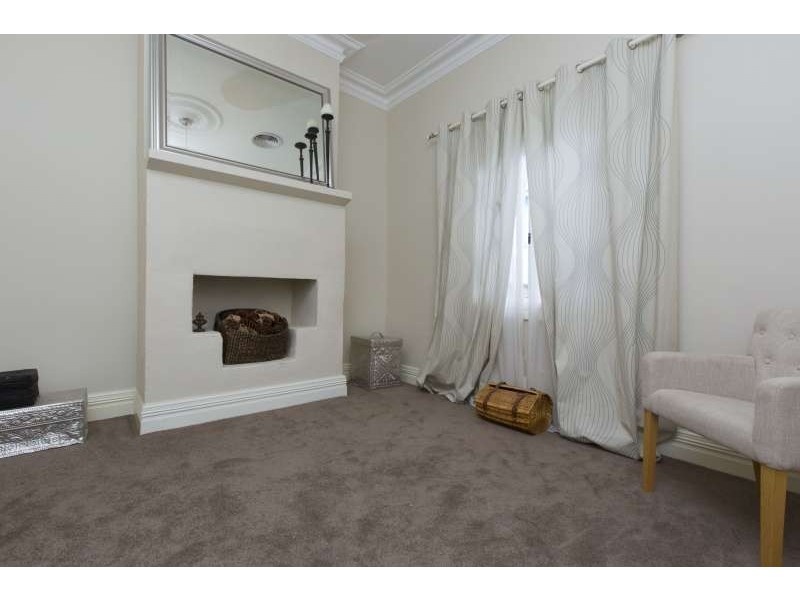 8 Kitchener Avenue, Bayswater WA 6053