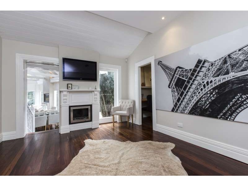 8 Kitchener Avenue, Bayswater WA 6053