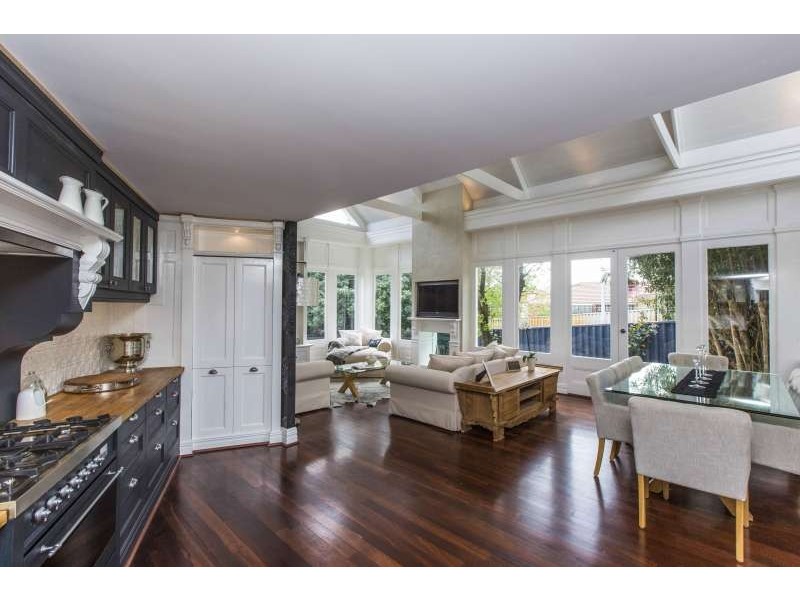 8 Kitchener Avenue, Bayswater WA 6053