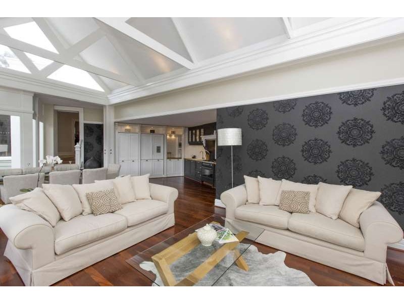 8 Kitchener Avenue, Bayswater WA 6053