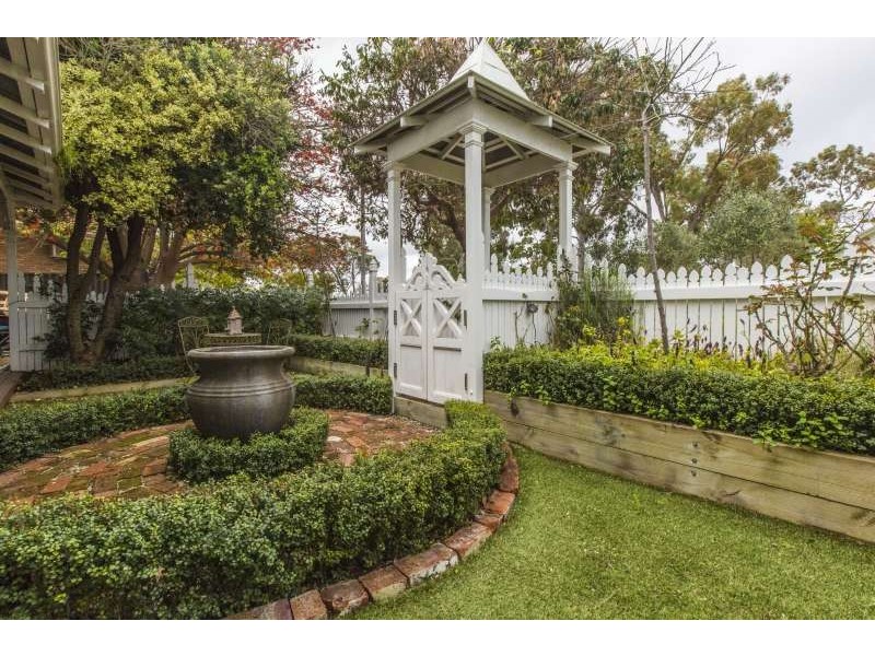 8 Kitchener Avenue, Bayswater WA 6053