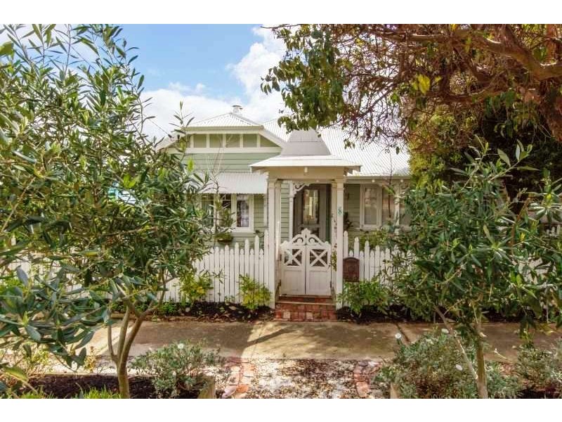 8 Kitchener Avenue, Bayswater WA 6053