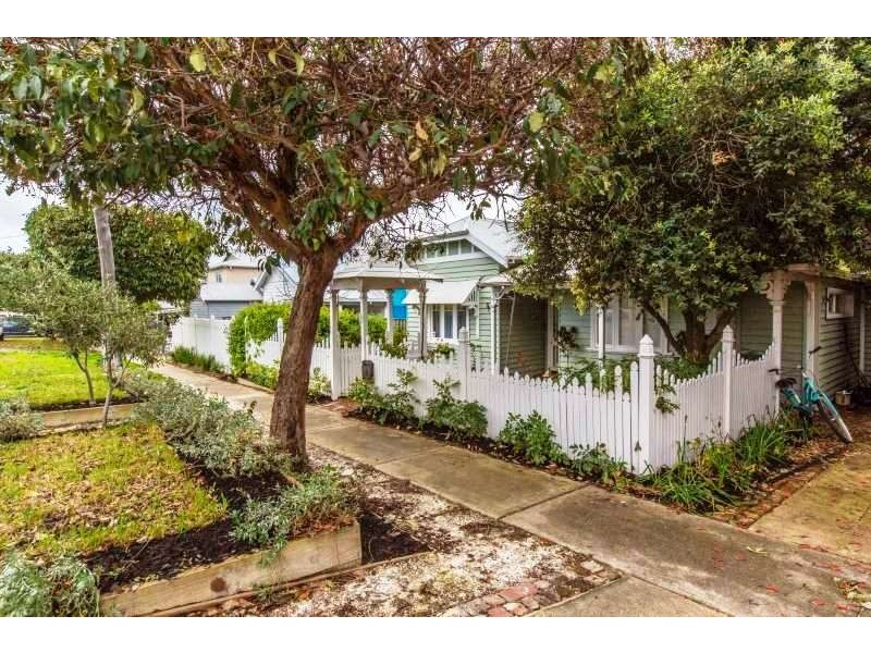 8 Kitchener Avenue, Bayswater WA 6053