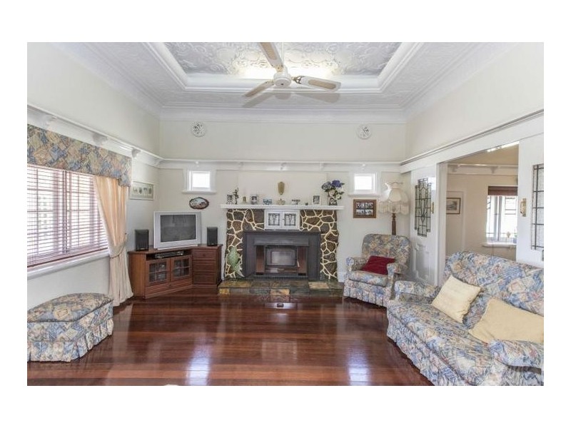 25 Elizabeth Street, Bayswater WA 6053