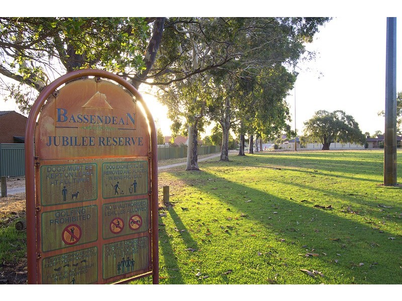 33 Robinson Road, Eden Hill WA 6054