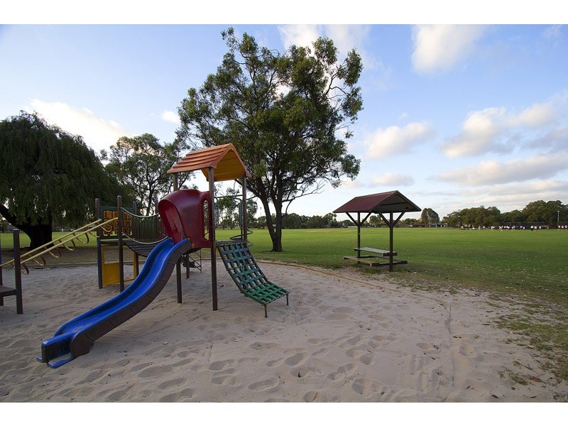 33 Robinson Road, Eden Hill WA 6054