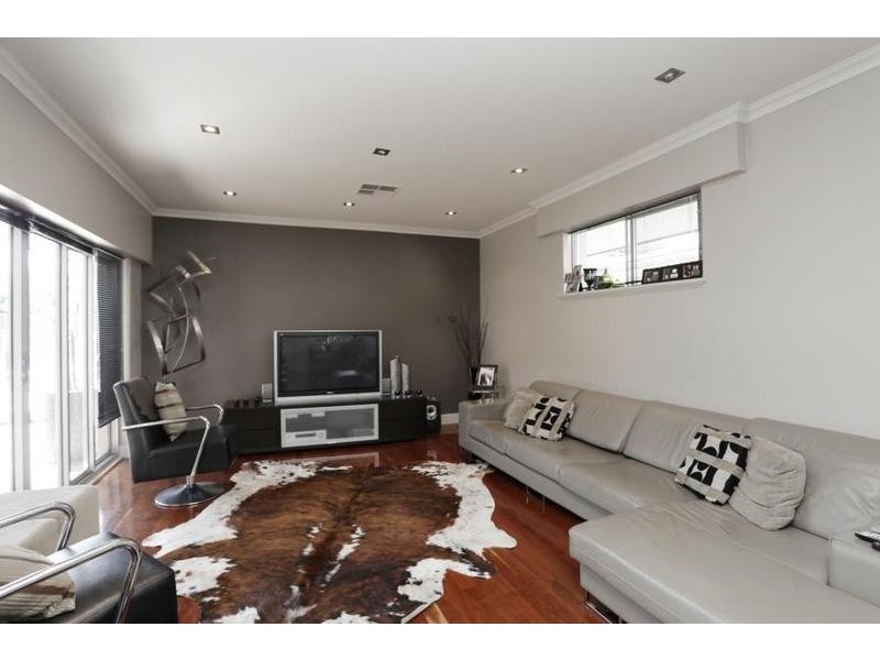 7 Maccabean Avenue, Dianella WA 6059