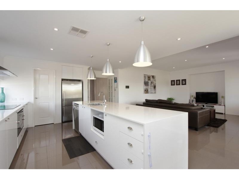 2 Laverstock Street, South Guildford WA 6055