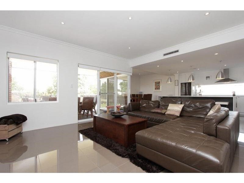 2 Laverstock Street, South Guildford WA 6055