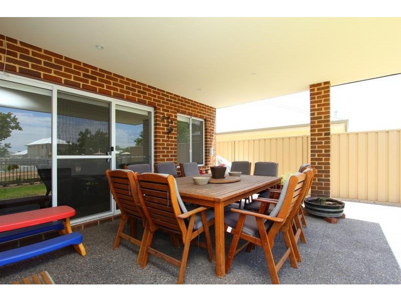 2 Laverstock Street, South Guildford WA 6055