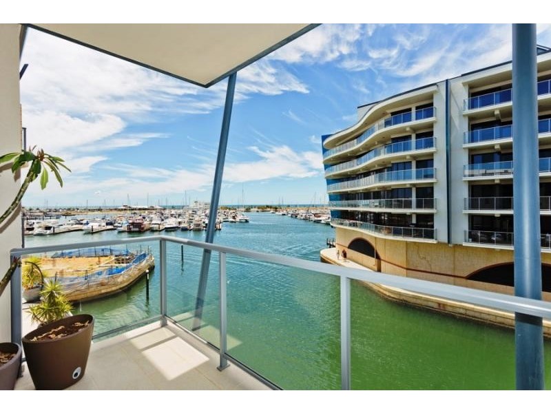4/12 Cannaregio Square, Mandurah WA 6210